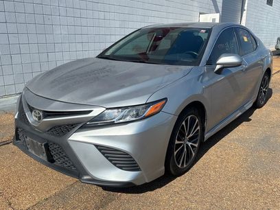 Used 2020 Toyota Camry SE w/ Carpet Mat Package
