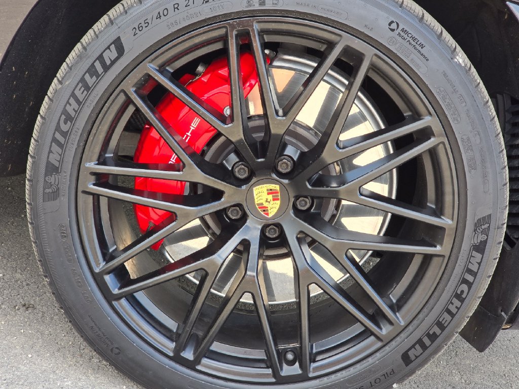Used 2023 Porsche Macan GTS AWD/4WD image 11
