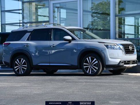 Used 2025 Nissan Pathfinder Platinum AWD/4WD image 1