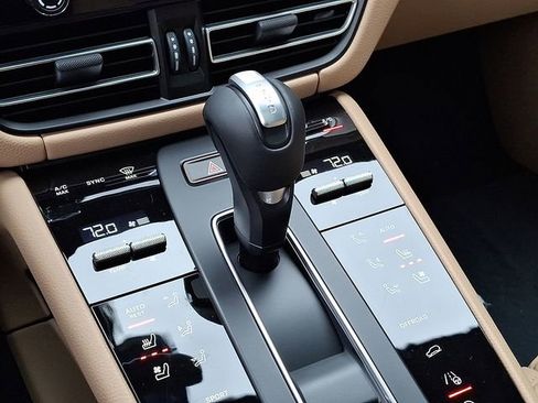 New 2026 Porsche Macan AWD/4WD image 17