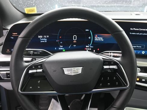 Certified 2025 Cadillac Lyriq Luxury AWD/4WD image 9