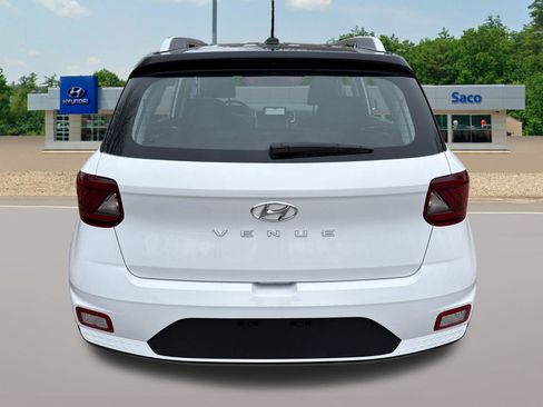 Certified 2025 Hyundai Venue Limited FWD image 4