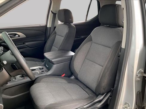 Used 2019 Chevrolet Traverse LS w/ LPO, Blackout Package FWD image 9