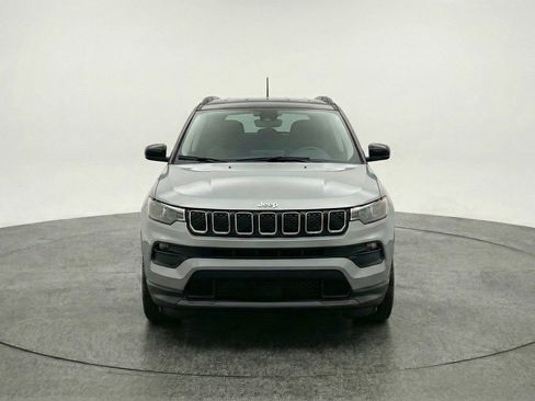 Used 2025 Jeep Compass Limited AWD/4WD image 2