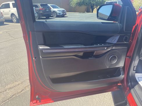Used 2020 Ford Expedition XLT RWD image 7