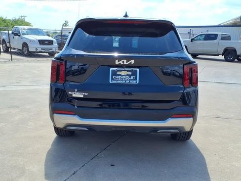 Used 2025 Kia Sorento S w/ Panoramic Sunroof Package FWD image 6