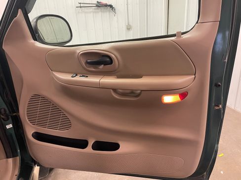 Used 1999 Ford F150 XLT image 18