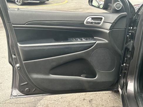 Used 2021 Jeep Grand Cherokee Laredo X image 11