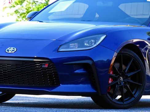 Used 2025 Toyota GR86 Premium w/ Performance Package RWD image 5