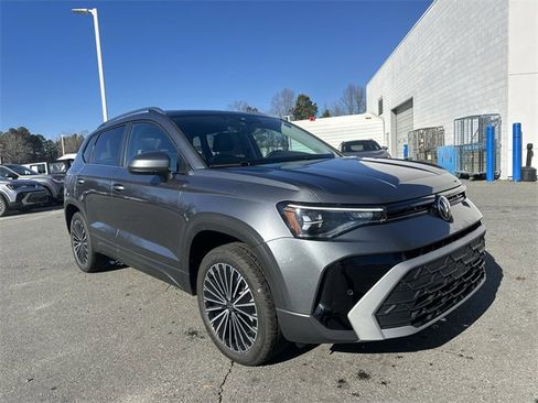 New 2026 Volkswagen Taos SE image 7