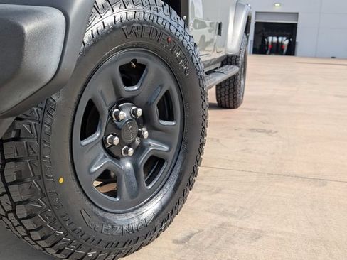 Used 2022 Jeep Gladiator Sport w/ Trailer Tow Package AWD/4WD image 2