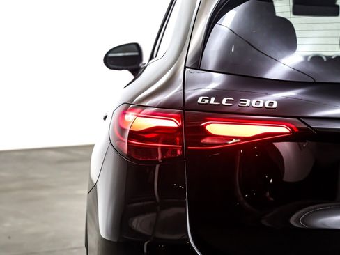 Certified 2025 Mercedes-Benz GLC 300 image 17