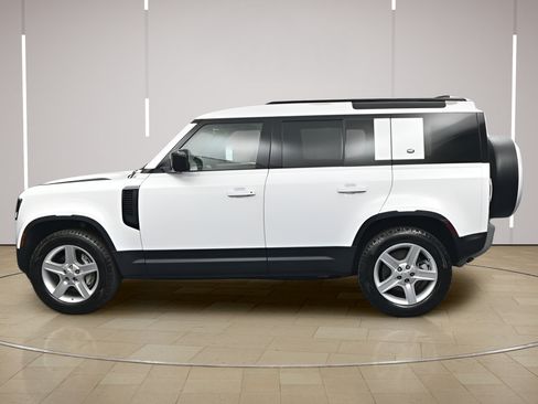 Used 2020 Land Rover Defender 110 SE AWD/4WD image 2