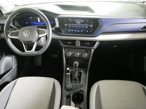 Used 2022 Volkswagen Taos SE w/ Panoramic Sunroof Package image 10