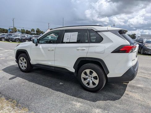 Used 2021 Toyota RAV4 LE FWD image 5
