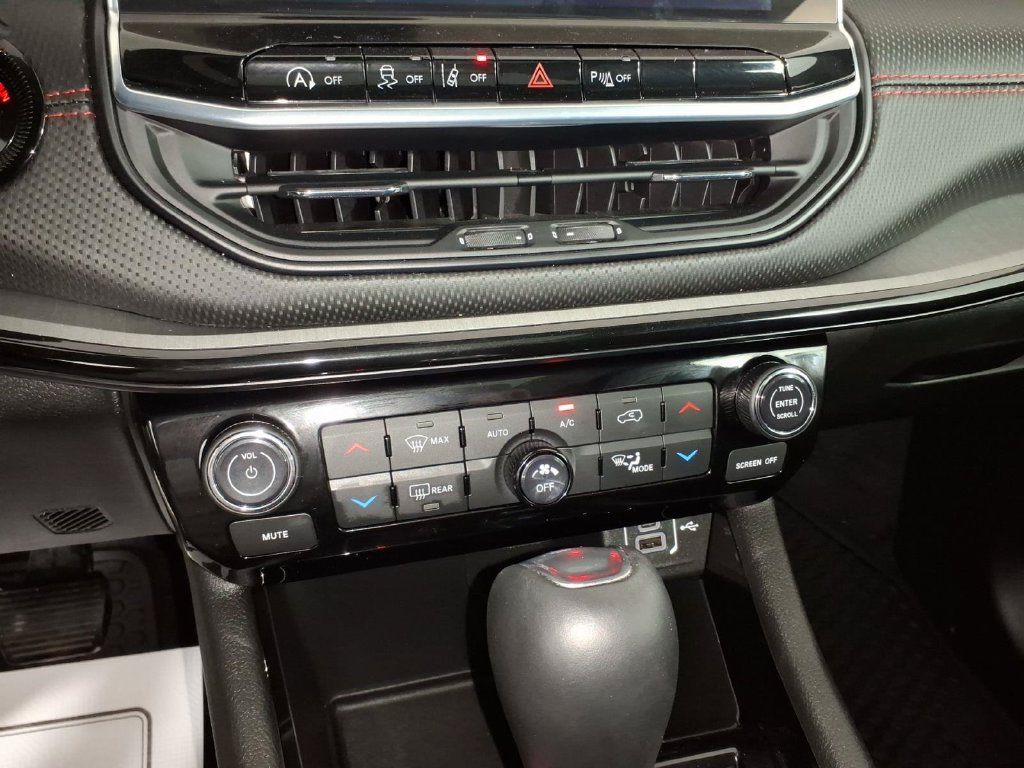 Used 2025 Jeep Compass Trailhawk w/ Sun & Sound Group AWD/4WD image 22