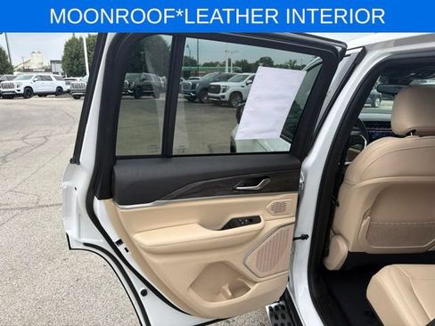 Used 2023 Jeep Grand Cherokee Limited w/ Trailer Tow Prep Group (B) AWD/4WD image 21
