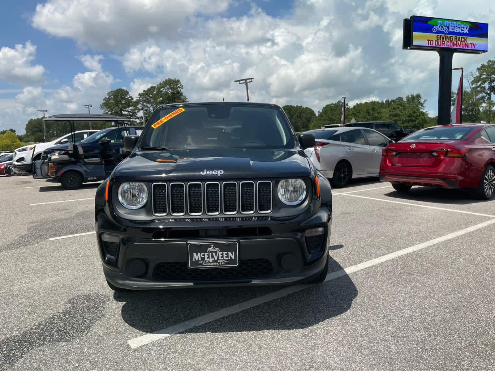 Used 2023 Jeep Renegade Latitude AWD/4WD image 2