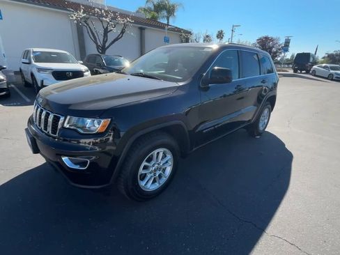 Used 2018 Jeep Grand Cherokee Laredo image 4