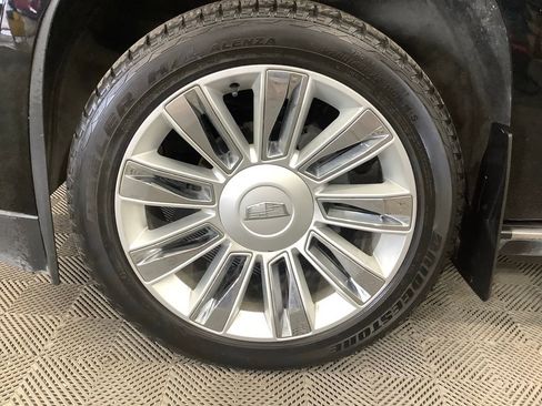 Used 2018 Cadillac Escalade Platinum image 3