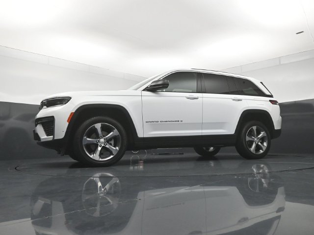New 2026 Jeep Grand Cherokee Limited w/ Luxury Tech Group II AWD/4WD image 20