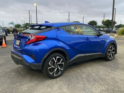 Used 2019 Toyota C-HR XLE image 3