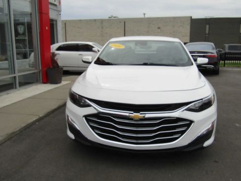 Used 2020 Chevrolet Malibu LS w/ Driver Confidence Package II FWD image 3