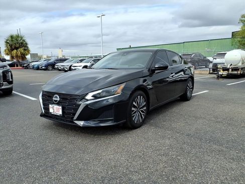 Used 2023 Nissan Altima 2.5 SV w/ SV Premium Package image 1