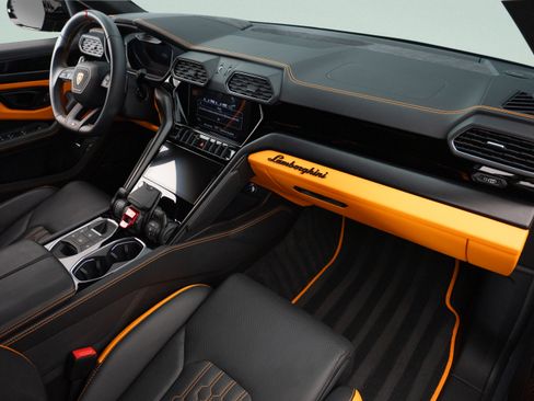 Used 2024 Lamborghini Urus S AWD/4WD image 9