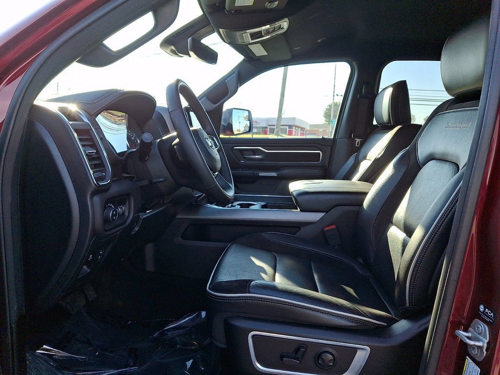 Used 2025 RAM 1500 Laramie AWD/4WD image 6