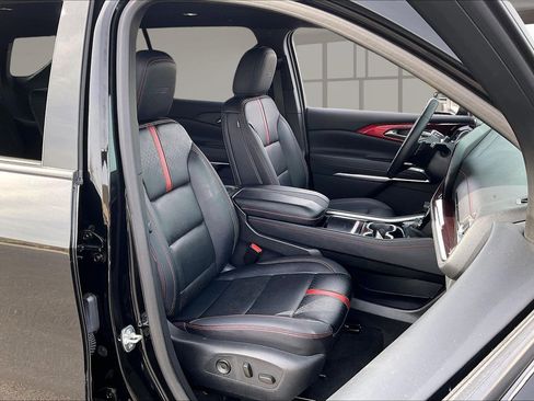 Used 2025 Chevrolet Traverse RS image 30