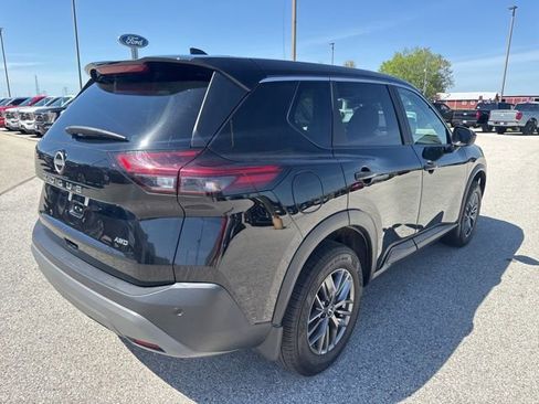 Used 2023 Nissan Rogue S AWD/4WD image 3