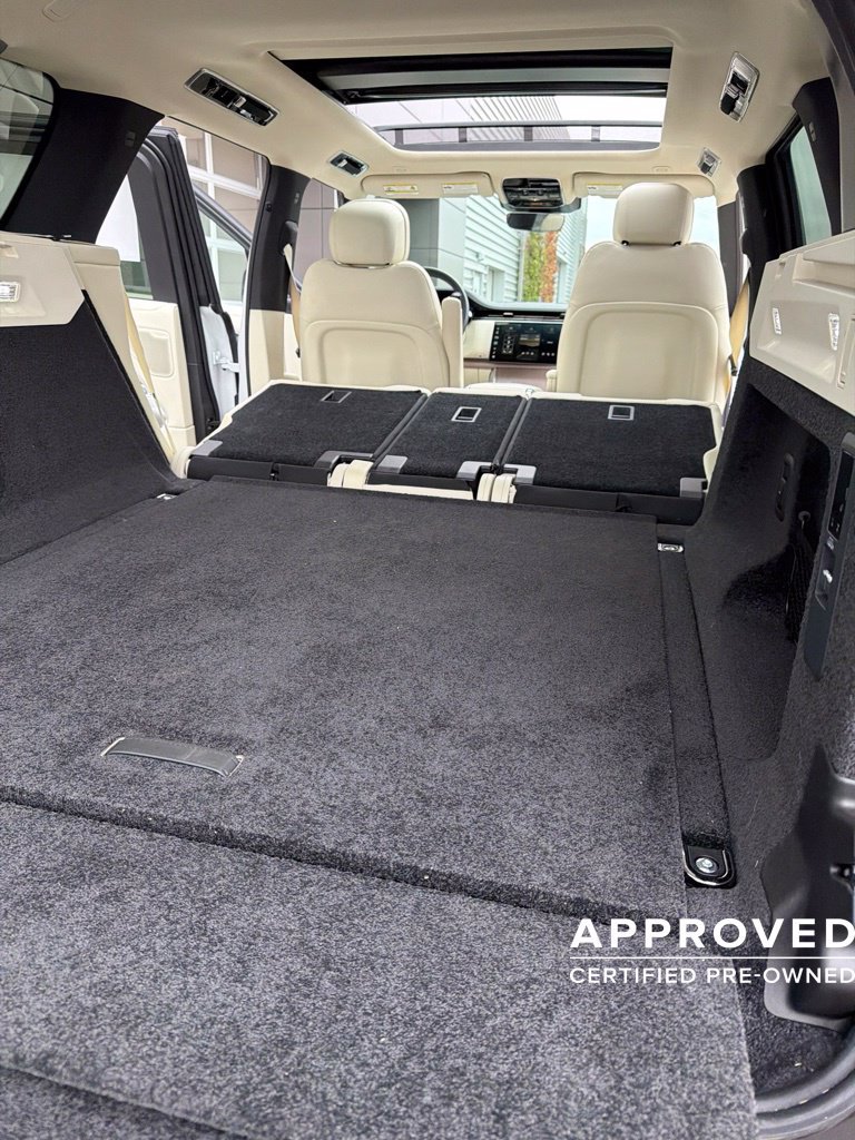 Used 2025 Land Rover Range Rover SE AWD/4WD image 16