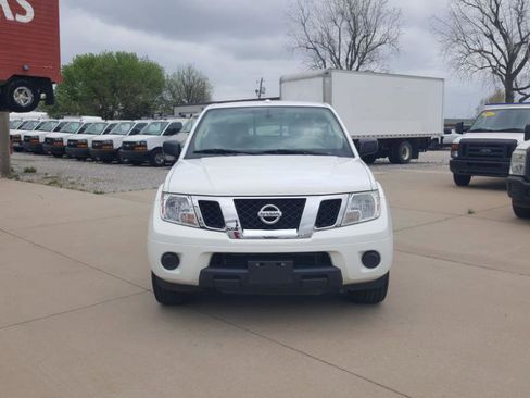 Used 2016 Nissan Frontier SV image 4