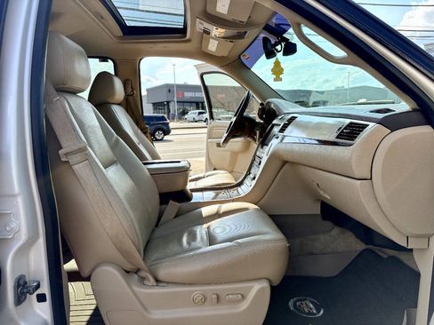 Used 2014 Cadillac Escalade Luxury AWD/4WD image 33