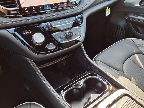 New 2026 Chrysler Pacifica Limited image 17