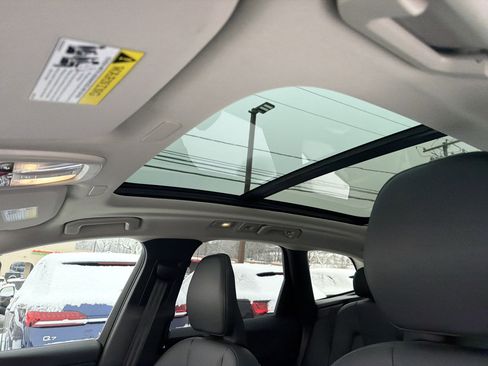 Certified 2025 Volvo XC60 B5 Core image 8