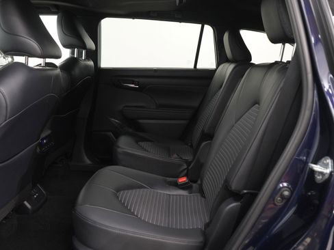 Used 2025 Toyota Highlander XSE image 16