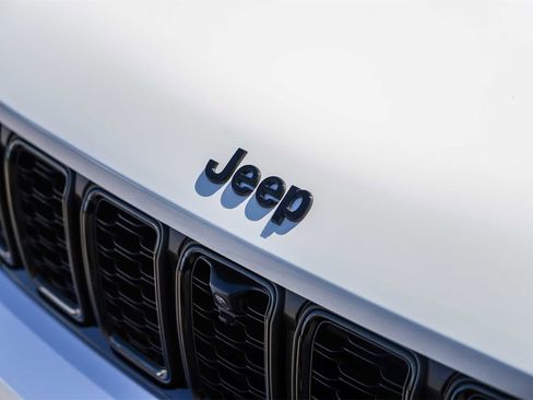 New 2025 Jeep Grand Cherokee L Limited w/ Luxury Tech Group II image 3