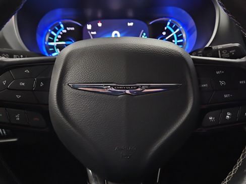 Used 2022 Chrysler Pacifica Touring-L w/ S Appearance Package FWD image 16