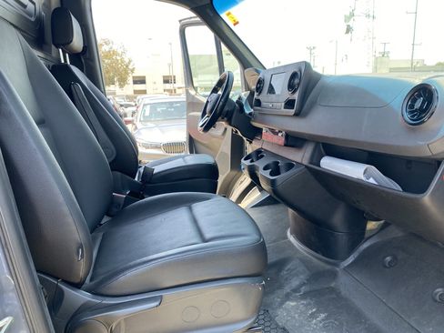 Used 2021 Mercedes-Benz Sprinter 2500 w/ Premium Package image 17