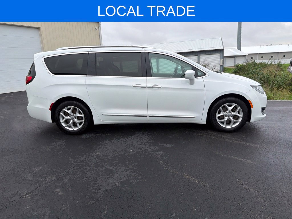 Used 2018 Chrysler Pacifica Touring-L w/ Tire & Wheel Group FWD image 3