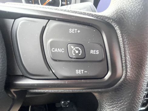 Used 2025 Jeep Gladiator Sport image 15