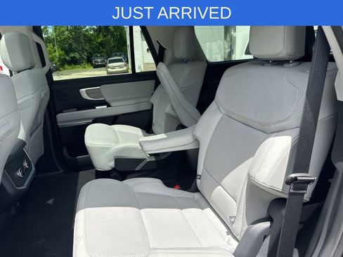 Certified 2025 Ford Expedition Platinum w/ Driver's Package AWD/4WD image 32
