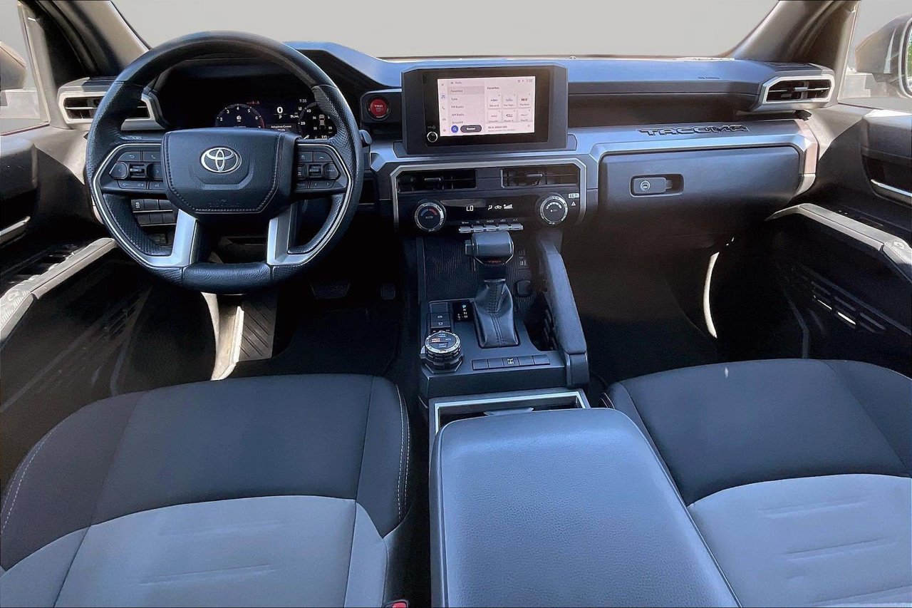 Used 2025 Toyota Tacoma TRD Off-Road AWD/4WD image 15