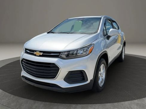 Used 2018 Chevrolet Trax LS AWD/4WD image 3