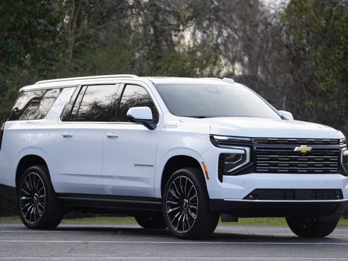 New 2026 Chevrolet Suburban High Country image 32