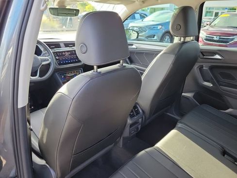 Certified 2023 Volkswagen Tiguan SE w/ Panoramic Sunroof Package FWD image 9
