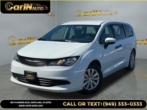 Used 2020 Chrysler Voyager L image 1