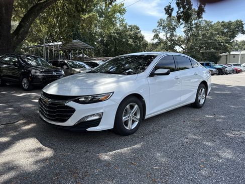Used 2022 Chevrolet Malibu LT image 1